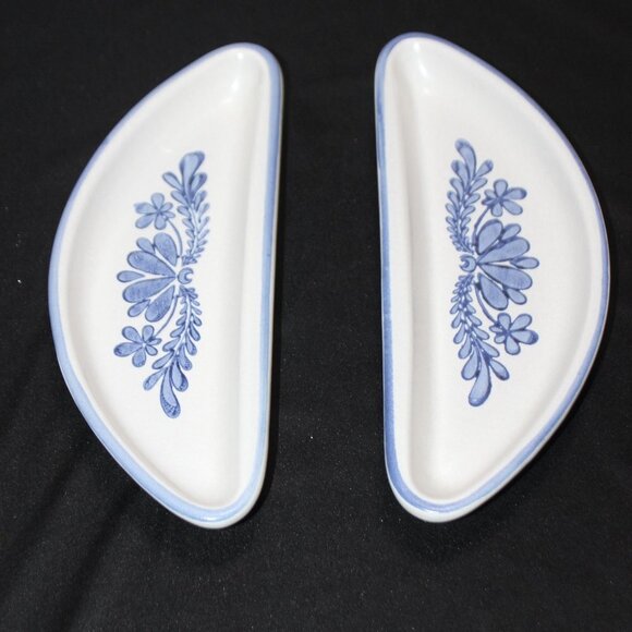 Pfaltzgraff Pottery 2 Yorktowne Crescent Relish Snack Trays Dishes 440-51 - Picture 1 of 7